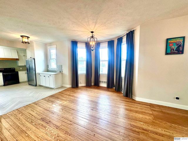 1610 Manderson Street, Omaha, NE 68110