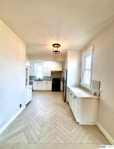 1610 Manderson Street, Omaha, NE 68110