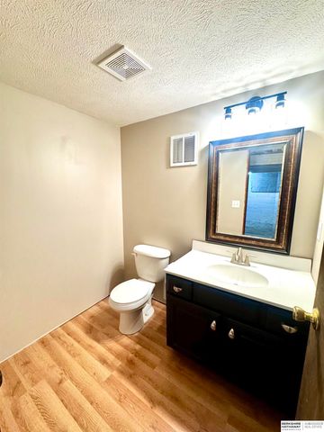 1610 Manderson Street, Omaha, NE 68110