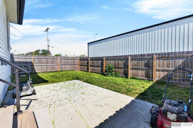 1610 Manderson Street, Omaha, NE 68110