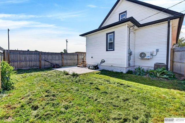 1610 Manderson Street, Omaha, NE 68110