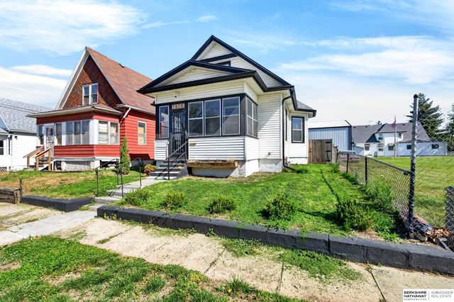 1610 Manderson Street, Omaha, NE 68110
