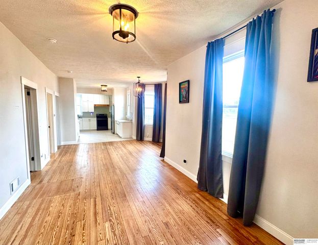 1610 Manderson Street, Omaha, NE 68110