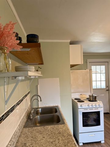 635 & 633 STUART ST, Staunton, VA 24401