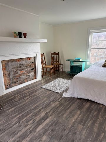 635 & 633 STUART ST, Staunton, VA 24401