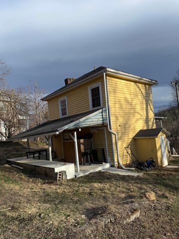 635 & 633 STUART ST, Staunton, VA 24401