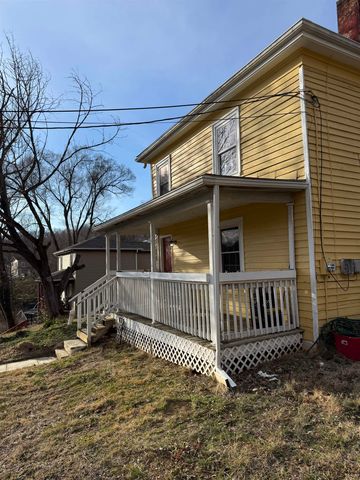 635 & 633 STUART ST, Staunton, VA 24401