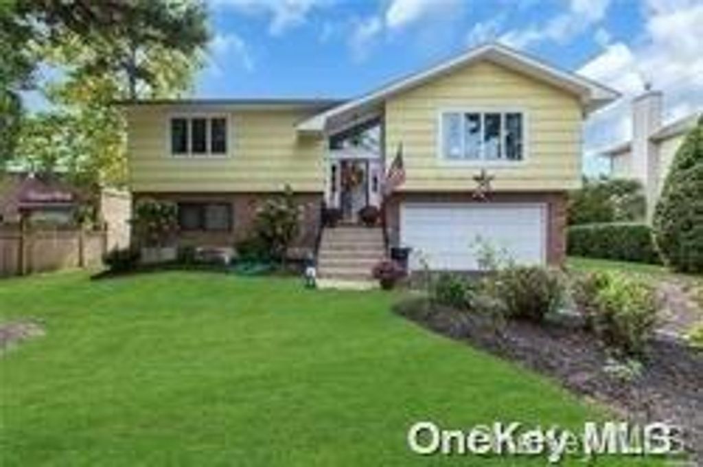 1 Smith Street, Glen Head, NY 11545