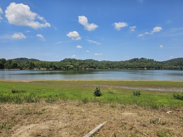 2427 Hardin Bottom River Rd, Clifton, TN 38425