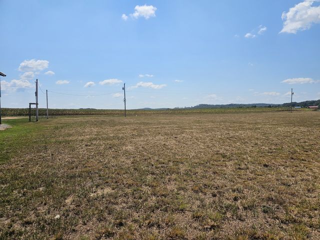 2427 Hardin Bottom River Rd, Clifton, TN 38425