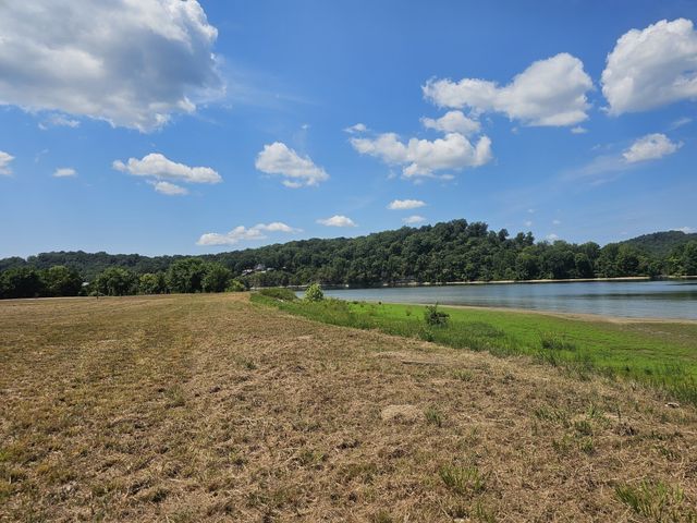 2427 Hardin Bottom River Rd, Clifton, TN 38425