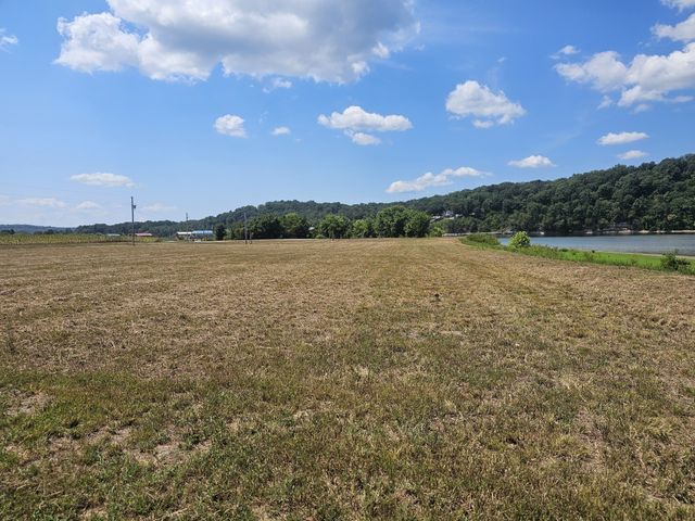 2427 Hardin Bottom River Rd, Clifton, TN 38425