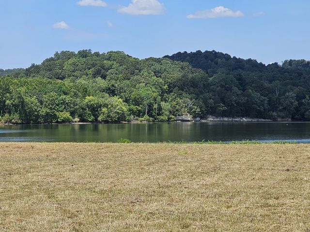 2427 Hardin Bottom River Rd, Clifton, TN 38425