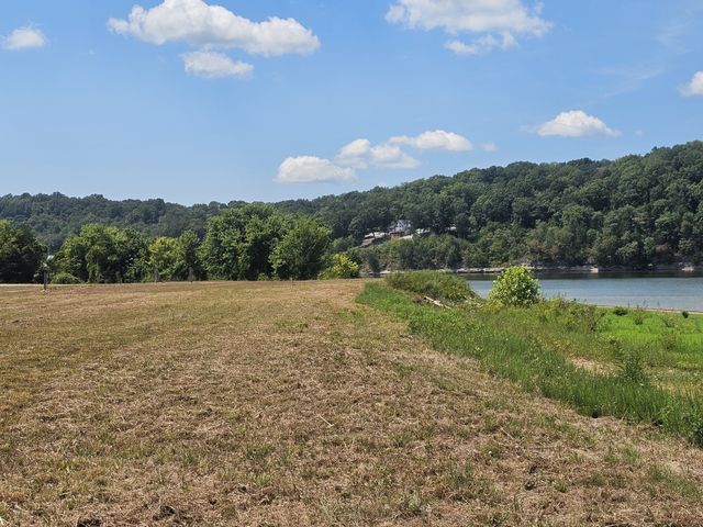 2427 Hardin Bottom River Rd, Clifton, TN 38425