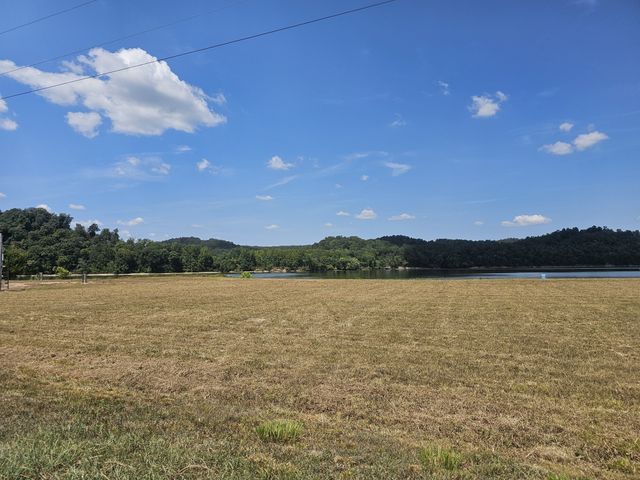 2427 Hardin Bottom River Rd, Clifton, TN 38425