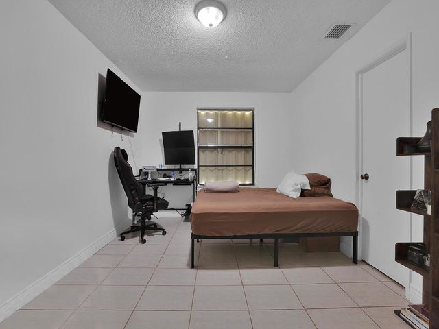 9702 NW 5th Lane 9702, Miami, FL 33172