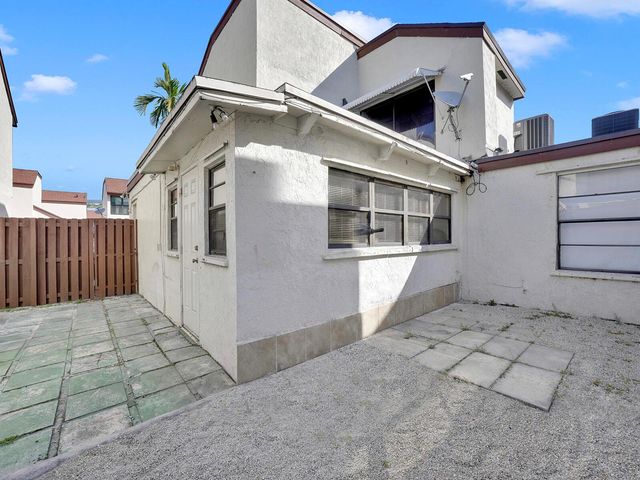 9702 NW 5th Lane 9702, Miami, FL 33172