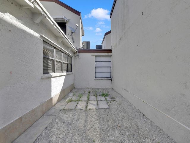 9702 NW 5th Lane 9702, Miami, FL 33172