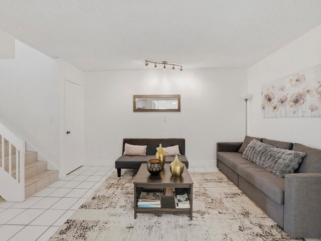 9702 NW 5th Lane 9702, Miami, FL 33172
