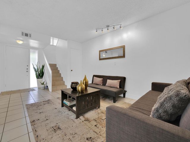 9702 NW 5th Lane 9702, Miami, FL 33172
