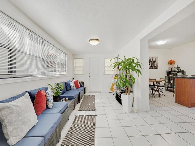 9702 NW 5th Lane 9702, Miami, FL 33172