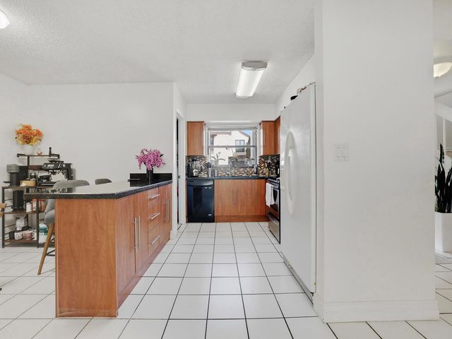 9702 NW 5th Lane 9702, Miami, FL 33172