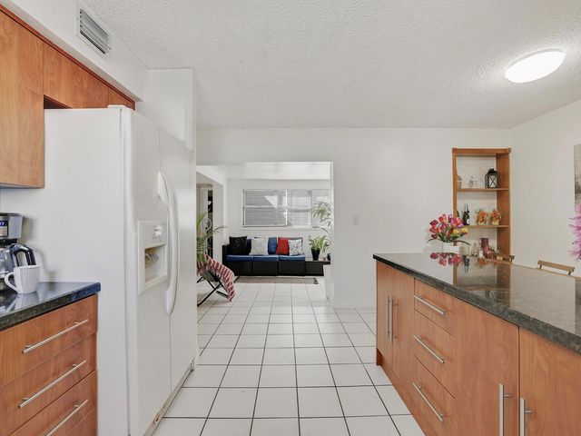 9702 NW 5th Lane 9702, Miami, FL 33172