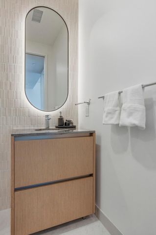 610 Davis ST 2710, Austin, TX 78701