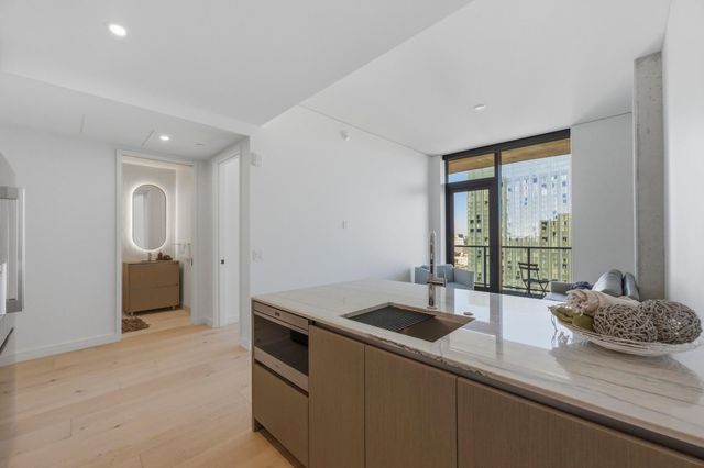 610 Davis ST 2710, Austin, TX 78701