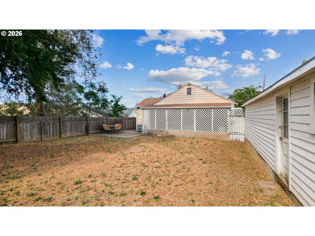 617 Se 8TH St, Pendleton, OR 97801