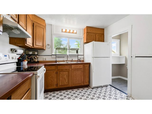 617 Se 8TH St, Pendleton, OR 97801
