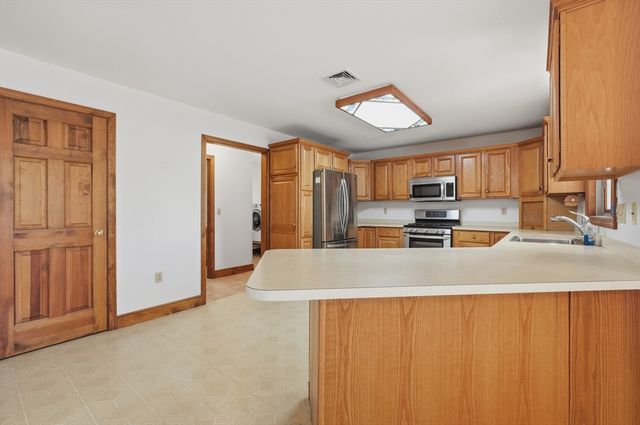 1 Daniel Ter, West Bridgewater, MA 02379