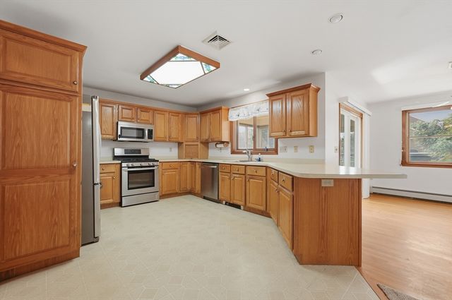 1 Daniel Ter, West Bridgewater, MA 02379