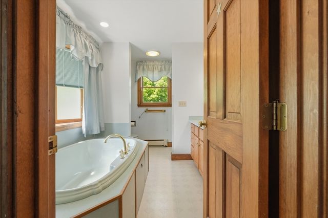 1 Daniel Ter, West Bridgewater, MA 02379