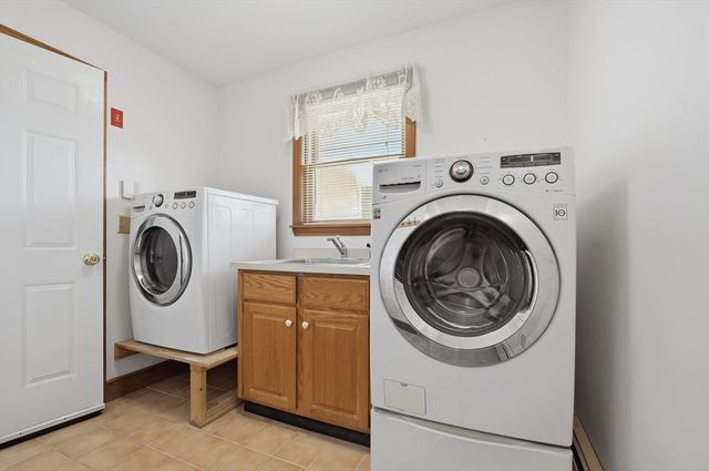1 Daniel Ter, West Bridgewater, MA 02379