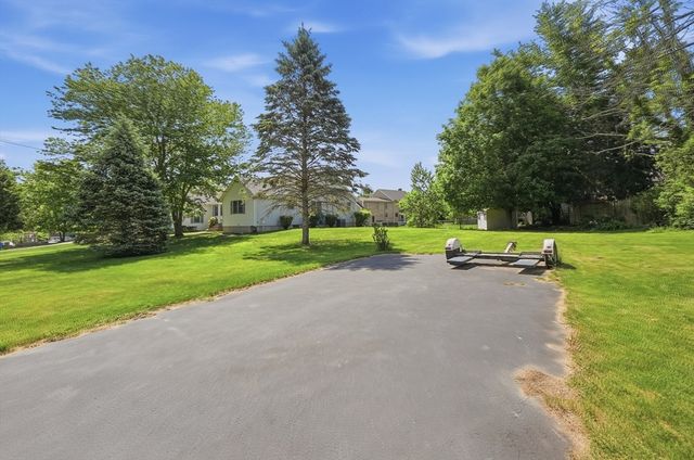 1 Daniel Ter, West Bridgewater, MA 02379