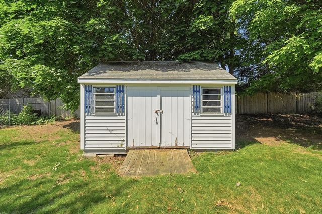 1 Daniel Ter, West Bridgewater, MA 02379