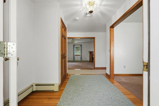 1 Daniel Ter, West Bridgewater, MA 02379