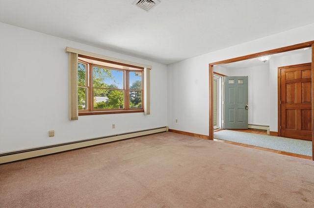 1 Daniel Ter, West Bridgewater, MA 02379