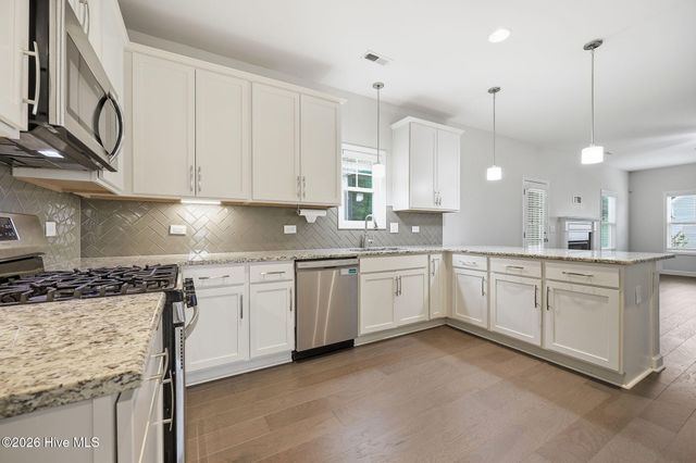 404 Holly Grove Drive, Winterville, NC 28590