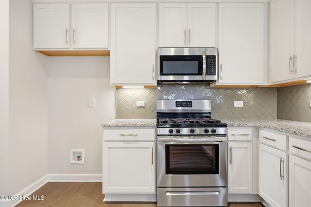 404 Holly Grove Drive, Winterville, NC 28590