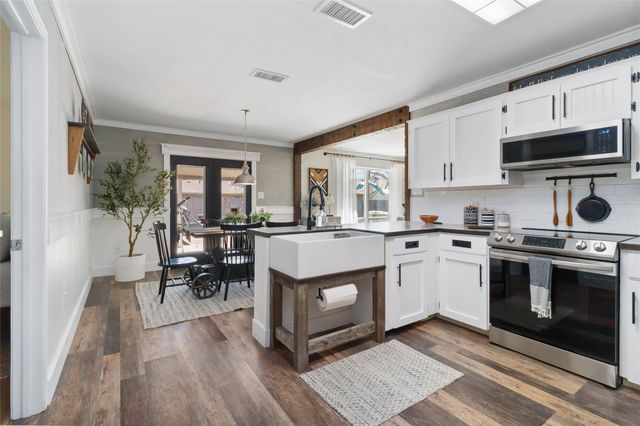 411 Oak ST, Bastrop, TX 78602