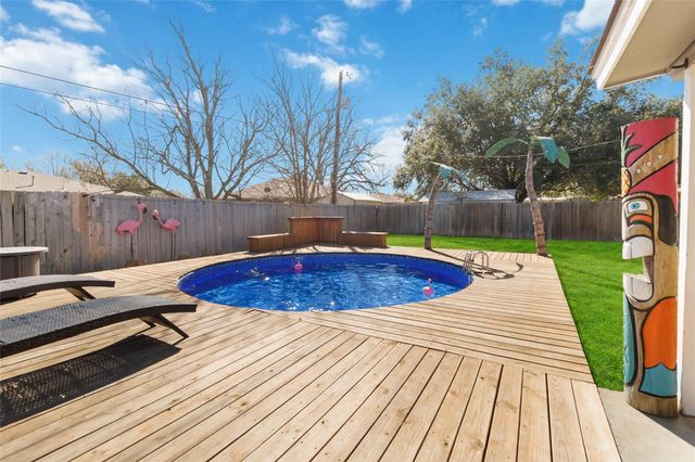411 Oak ST, Bastrop, TX 78602