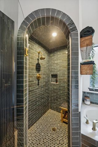 5806 Woodland Falls Drive, Kingwood, TX 77345