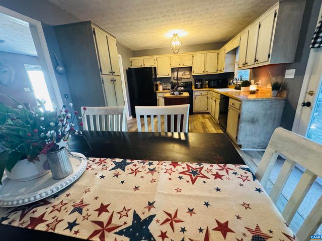 16 KINGSTON CT, Stuarts Draft, VA 24477