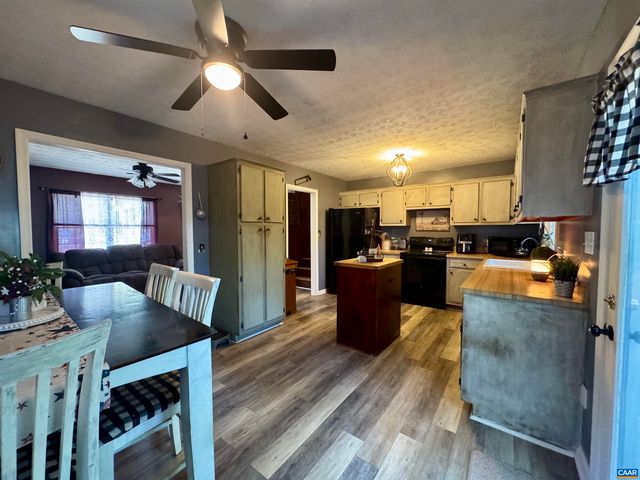 16 KINGSTON CT, Stuarts Draft, VA 24477