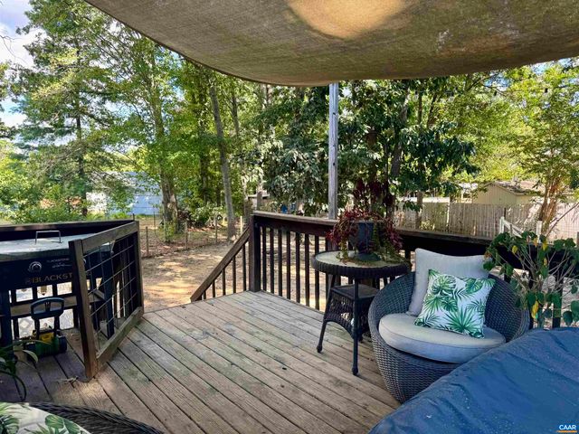 16 KINGSTON CT, Stuarts Draft, VA 24477
