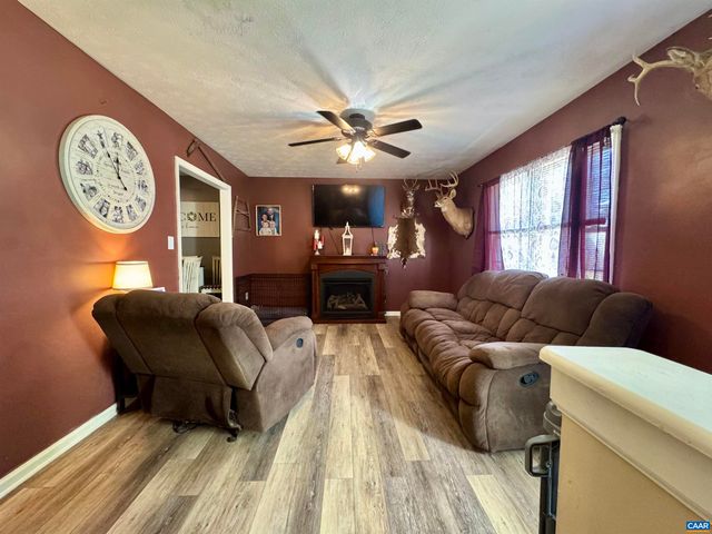 16 KINGSTON CT, Stuarts Draft, VA 24477