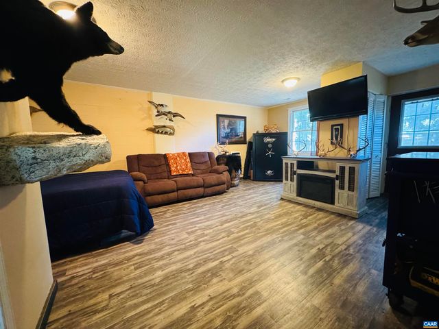 16 KINGSTON CT, Stuarts Draft, VA 24477