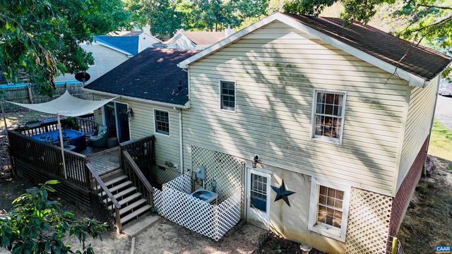 16 KINGSTON CT, Stuarts Draft, VA 24477